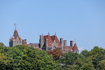 Naklejka premium Boldt Castle on Heart Island in the Thousand Islands along the St Lawrence River