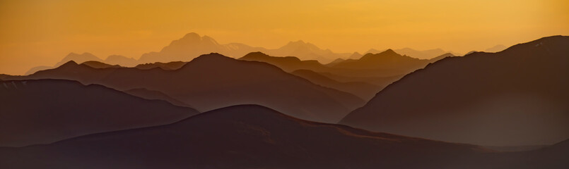 Fototapeta na wymiar sunset over mountains