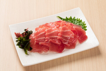 マグロの中とろ刺身