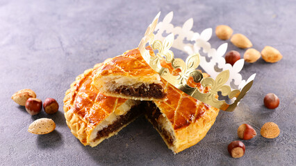 epiphany cake and king crown