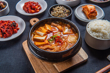 오랜 시간 끓여내 맛있는 국물 요리