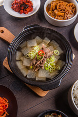 오랜 시간 끓여내 맛있는 국물 요리