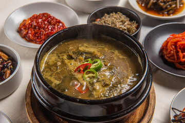 오랜 시간 끓여내 맛있는 국물 요리