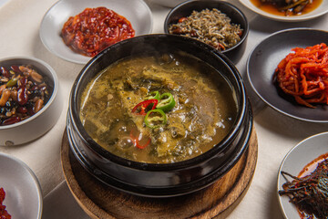 오랜 시간 끓여내 맛있는 국물 요리