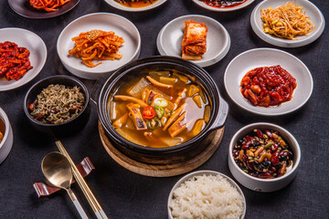 오랜 시간 끓여내 맛있는 국물 요리