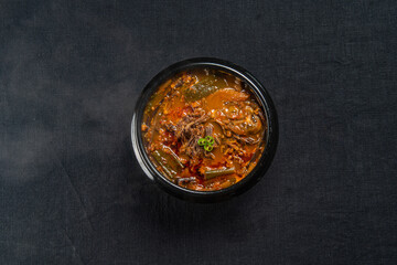 오랜 시간 끓여내 맛있는 국물 요리