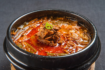 오랜 시간 끓여내 맛있는 국물 요리