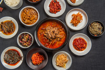 오랜 시간 끓여내 맛있는 국물 요리