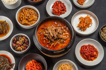 오랜 시간 끓여내 맛있는 국물 요리