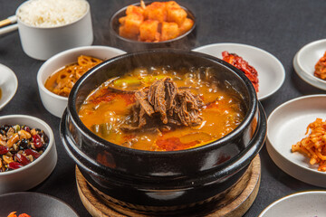 오랜 시간 끓여내 맛있는 국물 요리