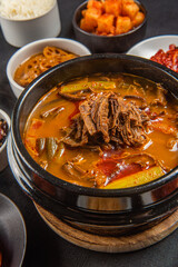 오랜 시간 끓여내 맛있는 국물 요리