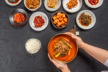 오랜 시간 끓여내 맛있는 국물 요리