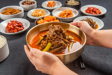 오랜 시간 끓여내 맛있는 국물 요리