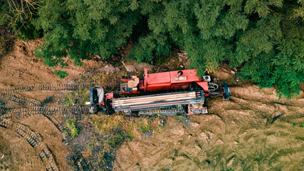 Horizontal directional drilling technology. Aerial view of Drilling machine work process. Trenchless laying of communications, pipes and water pipes - obrazy, fototapety, plakaty
