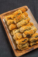 깨끗한 기름에 튀겨 고소하고 바삭한 김말이 튀김