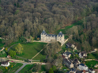 vue aérienne du château de Villers-en-Arthiès dans le Val d'Oise en France