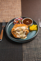 깨끗한 기름에 유탕 처리하여 담백하고 맛있는 돈까스