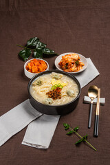 진한 국물 베이스에 탱탱한 면을 넣어 만든 맛있는 칼국수