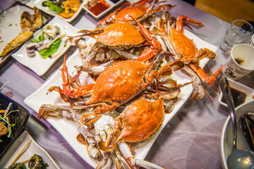 제철을 맞아 싱싱하고 맛있는 꽃게