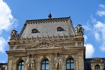 Fototapeta na wymiar Détail du toit du Palais Royal. Paris.