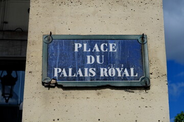 Place du Palais Royal. Plaque de nom de rue. Paris.