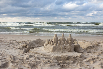 Morze Bałtyckie Zamek z piasku plaża chmury