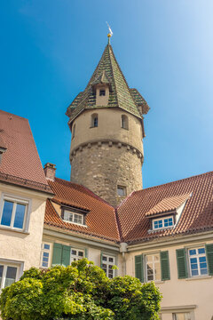 Germany, Baden-Wurttemberg, Ravensburg, Houses in front of medieval Gruner Turm