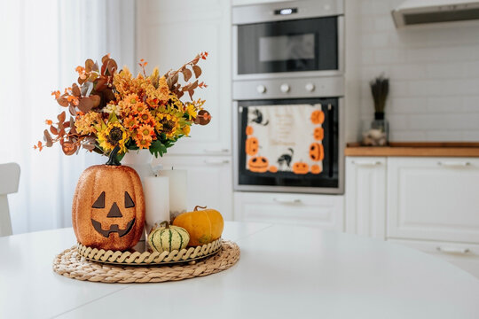 Thanksgiving concept - calendar date with decorations and pumpkins on  kitchen background Stock Photo - Alamy