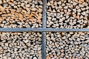 Wood texture: neatly laid out woodpile.