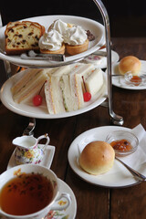 English Afternoon Tea with sandwiches, pastries, cakes and tea / イングリッシュアフタヌーンティーのサンドウィッチやペストリー・ケーキと紅茶