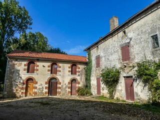 Fototapeta na wymiar traditional old French house in Payre France