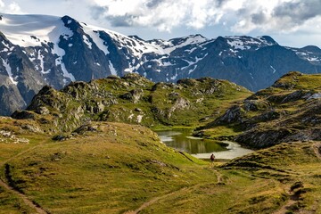 Plateau d'Emparis et vue sur le massif des écrins, balade sous un beau ciel d'été