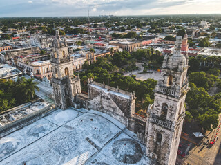 Catedral de San Idelfonso, Mérida y parque central
