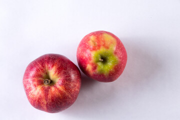 red apples