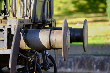 Puffer an einem alten Waggon