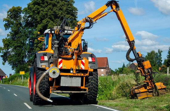 Maintenance of the edge of a road by a brush cutter tractor.