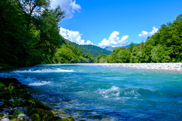 Le acque turchesi del fiume Isonzo, Slovenia, Parco del Triglav