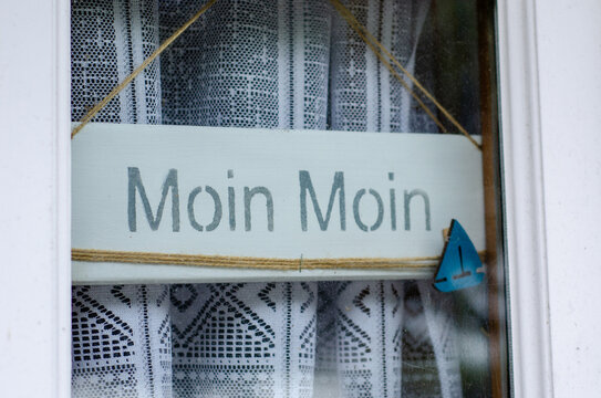 Moin Moin inscription on the plate. Moin means “Hi”, “ Good morning”, “Good night” and everything in between, as long as it is used to greet people. It is used primarily in the northern German parts.