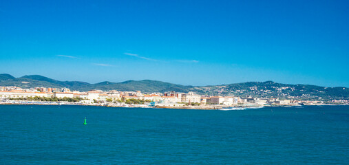 Fototapeta na wymiar Livorno Bastia - Bilder vom Hafen