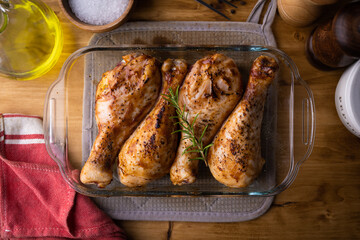 baked chiken drumsticks in glass plates