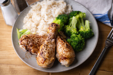 teriyaki chicken drumsticks with broccoli and brown rice