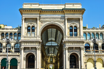 Obraz premium entrance to the Victor Emmanuel II gallery in Milan, Italy 