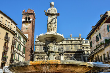 Obraz premium old town, beautiful architecture of Verona, Italy