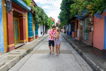 Fototapeta na wymiar Beautiful tourist couple walking in the colorful streets of Cartagena de Indias, Colombia