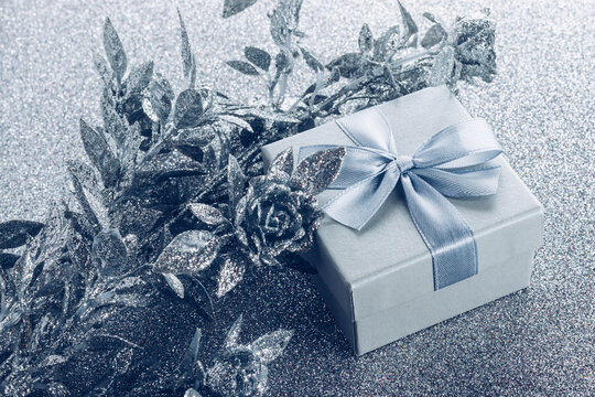 1,270 Silver Gift Wrap Stock Photos, High-Res Pictures, and Images - Getty  Images