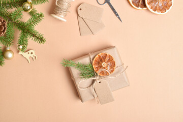 Fototapeta na wymiar DO IT YOURSELF. Gift wrapping for New Year and Christmas. Step-by-step instructions for gift packaging made of eco-friendly material.