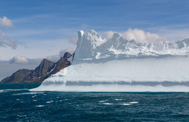 Fototapeta na wymiar Iceberg
