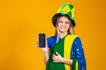 brazilian fan holding a smartphone  with copy space