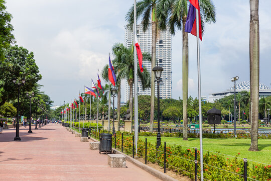 Filipino national flags lined up alongside the street in rizal parl in ermita
