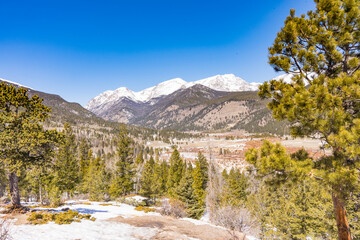 Fototapeta na wymiar Winter in Rocky Mountain National Park in Colorado